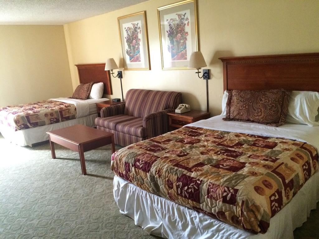 Plaza Hotel And Suites Pine Bluff Bagian luar foto