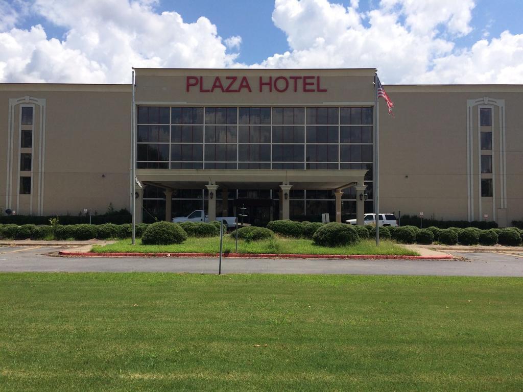 Plaza Hotel And Suites Pine Bluff Bagian luar foto