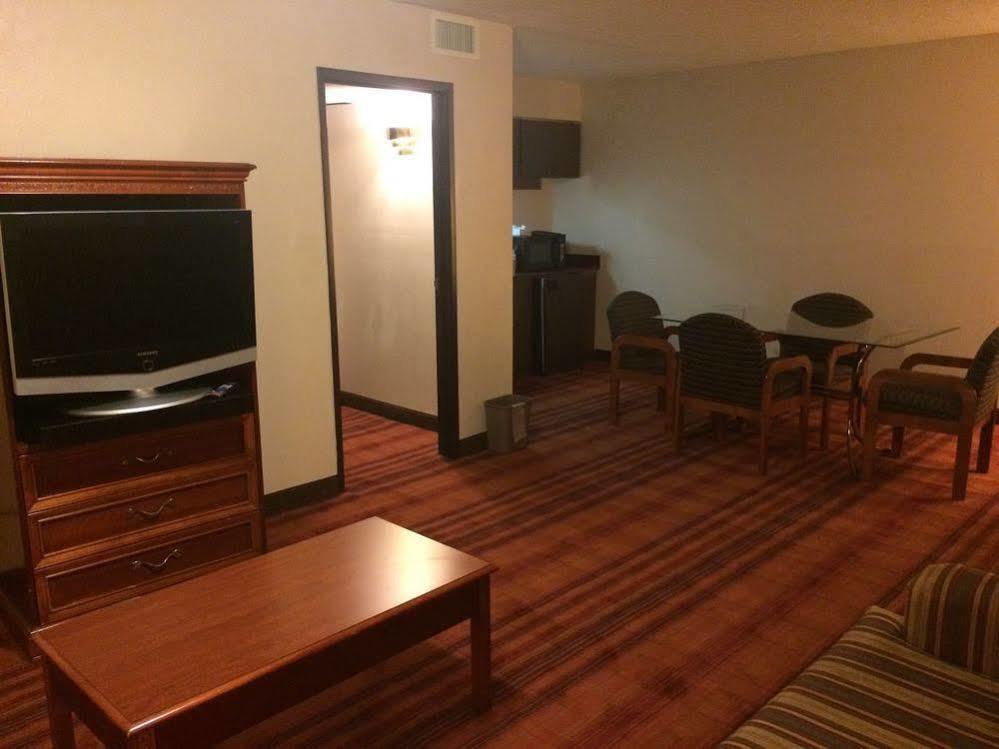 Plaza Hotel And Suites Pine Bluff Bagian luar foto