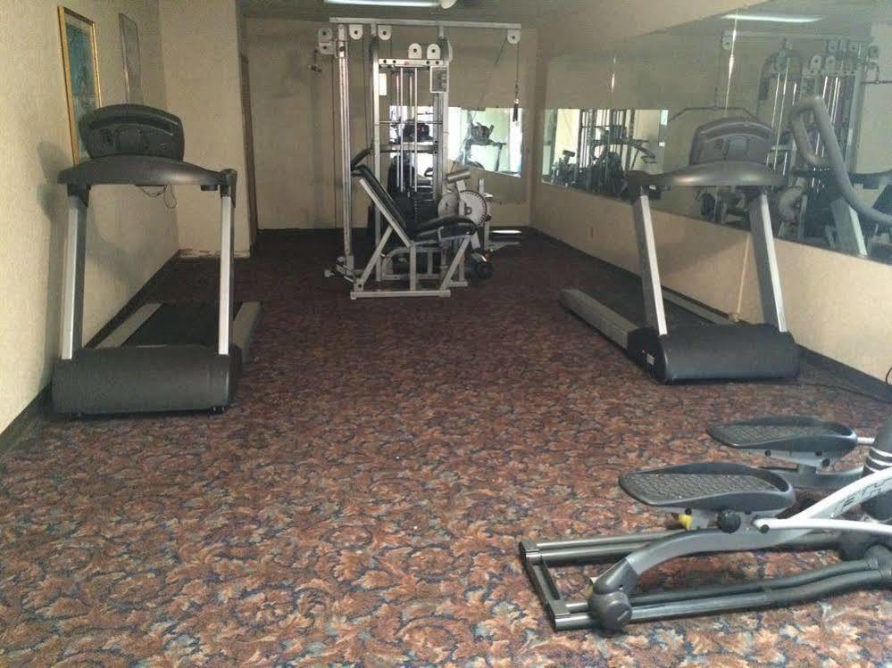 Plaza Hotel And Suites Pine Bluff Bagian luar foto